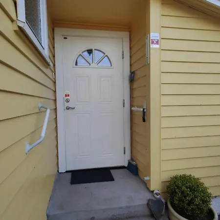 Guest In Private House Homestay Alesund
