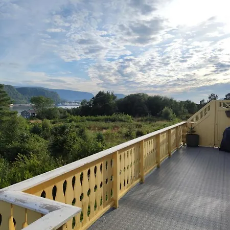 Guest In Private House *